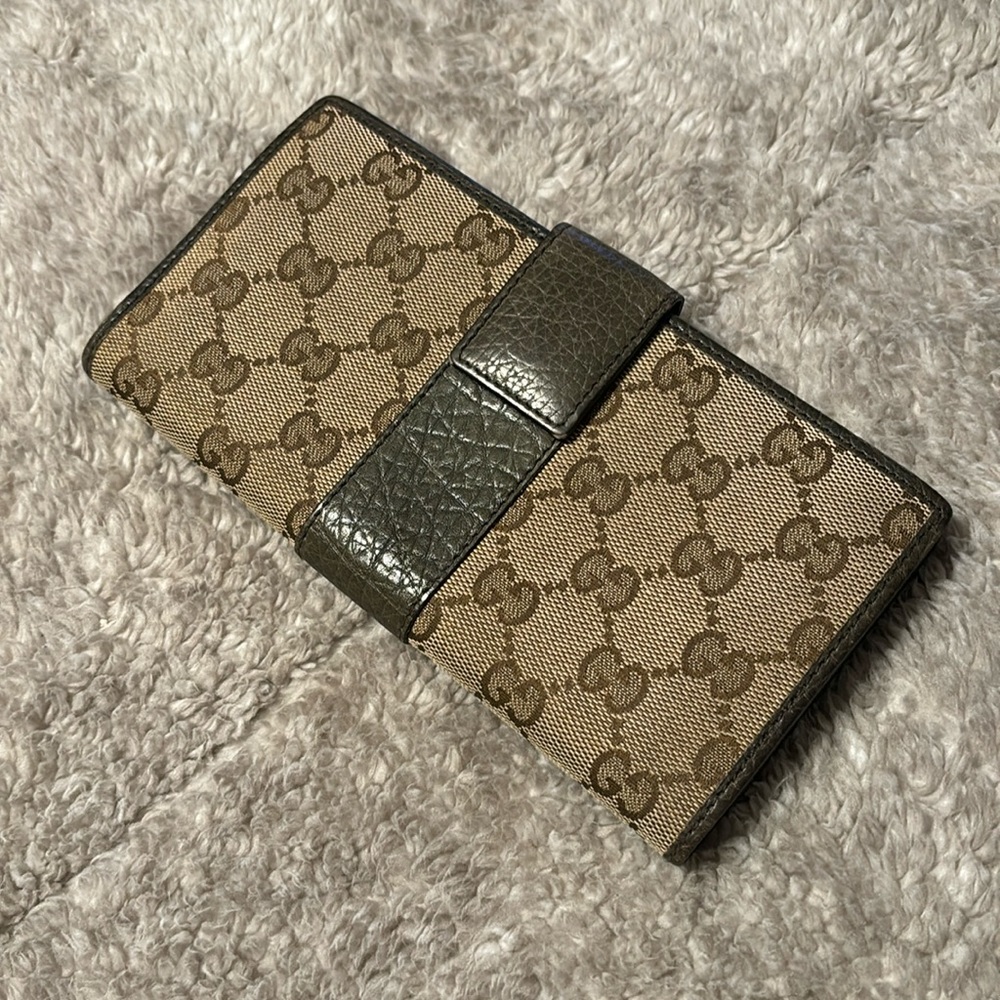 Women’s gucci wallet